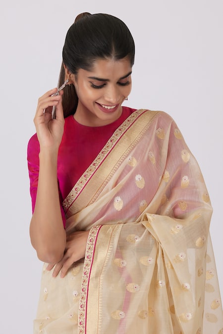 Shimai Jayachandra Cream Silk, Cotton My Beloved Rose Garden Saree With 2 Unstitched Blouse Pieces at Aza Fashions Shimai Jayachandra_Cream Silk, Cotton My Beloved Rose Garden Saree With 2 Unstitched Blouse Pieces _at_Aza_Fashions