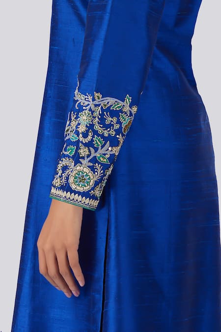 Shimai Jayachandra_Blue Silk Embroidery V-neck Kurta And Pant Set _at_Aza_Fashions