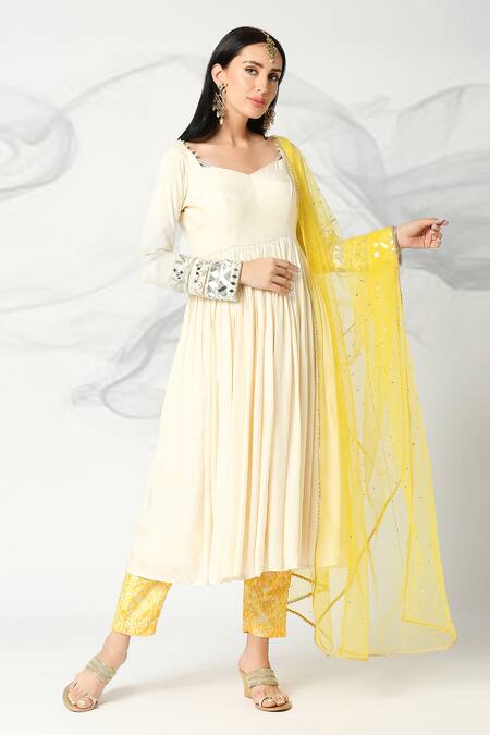 Adamantia_Off White Sleeve Embroidered Anarkali Set _Online_at_Aza_Fashions