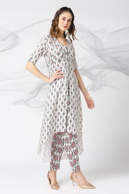 Adamantia_Off White Muslin Silk Printed And Hand Embroidered Ikat Kurta & Pant Set  _Online_at_Aza_Fashions