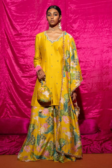 Chrkha Yellow Chanderi Silk Printed Floral Scallop V Neck Pearl Embroidered Kurta Set 