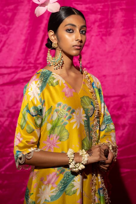 Buy_Chrkha_Yellow Chanderi Silk, Cotton Pearls V-neck Blossom Print Kurta Set _Online_at_Aza_Fashions