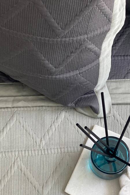 Buy Sadyaska Green 300tc Cotton Quilted Reversible Bedsheet Set Online at Aza Fashions Buy_Sadyaska_Green 300tc Cotton Quilted Reversible Bedsheet Set_Online_at_Aza_Fashions