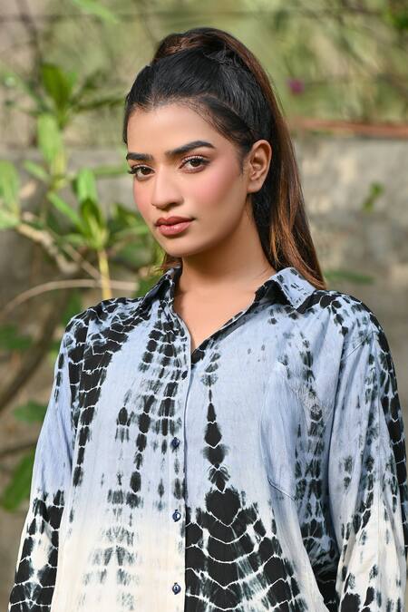 Buy_Nyaro_Black Viscose Shawl Neck Tie Dye Pattern Shirt With Pant 