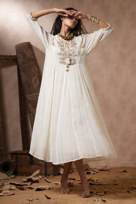 Buy_Nyaro_Off White Viscose, Georgette Sequins Round Neck Placement Embroidered Dress