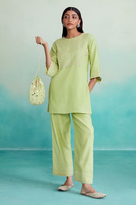 The Right Cut Green 40g Chanderi Hand Embroidered Thread High Neck Citrina Kurta And Pant Set 