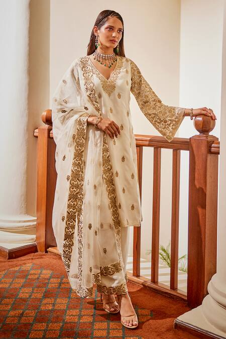 The Royaleum Ivory Silk, Organza Embroidery V-neck Shikargah Pattern Kurta Pant Set Online at Aza Fashions The Royaleum_Ivory Silk, Organza Embroidery V-neck Shikargah Pattern Kurta Pant Set_Online_at_Aza_Fashions