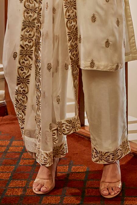 Buy The Royaleum Ivory Silk, Organza Embroidery V-neck Shikargah Pattern Kurta Pant Set Online at Aza Fashions Buy_The Royaleum_Ivory Silk, Organza Embroidery V-neck Shikargah Pattern Kurta Pant Set_Online_at_Aza_Fashions