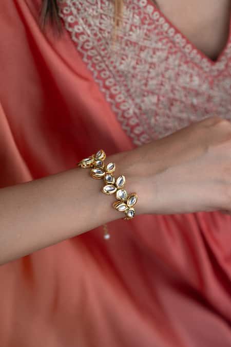 Do Taara Gold Plated Crystals Kundan Embellished Cut Work Bracelet 