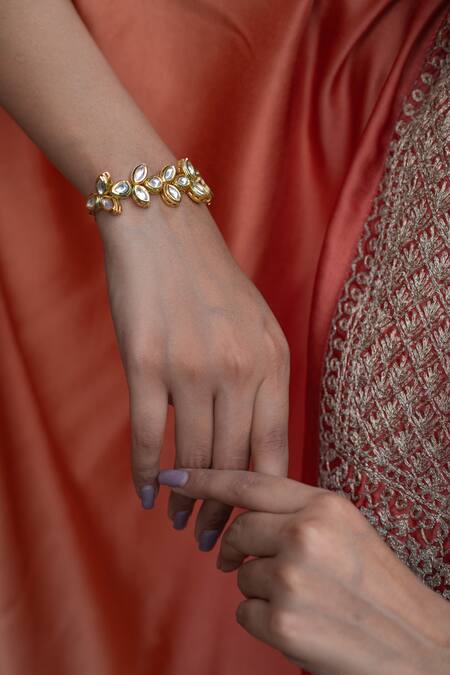 Buy_Do Taara_Gold Plated Crystals Kundan Embellished Cut Work Bracelet _Online_at_Aza_Fashions