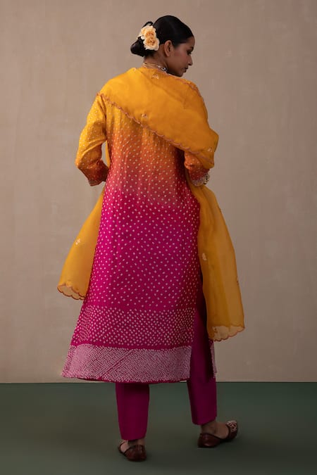 Shop Pink City By Sarika Pink Organza, Mohair Embroidery Round Neck Ombre Bandhani Print Kurta Set at Aza Fashions Shop_Pink City By Sarika_Pink Organza, Mohair Embroidery Round Neck Ombre Bandhani Print Kurta Set _at_Aza_Fashions
