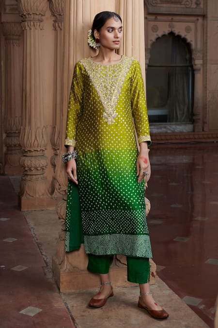 Buy Pink City by Sarika Green Mohair, Organza Embroidery Round Neck Bandhani Print Straight Kurta Set Buy_Pink City by Sarika_Green Mohair, Organza Embroidery Round Neck Bandhani Print Straight Kurta Set