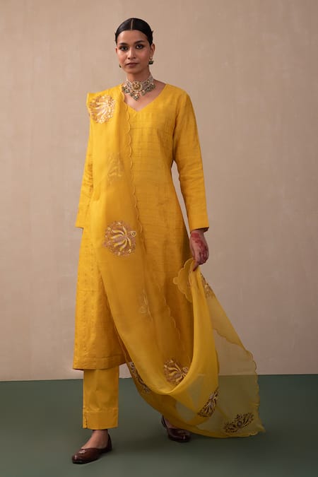 Pink City By Sarika_Yellow Silk, Chanderi, Organza Embroidery V-neck Chequered Kurta Pant Set _Online_at_Aza_Fashions