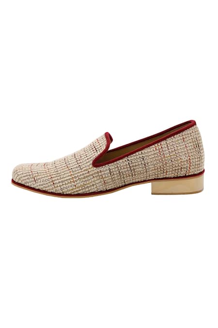 Pako_Cream Textured And Maroon Loafers _at_Aza_Fashions