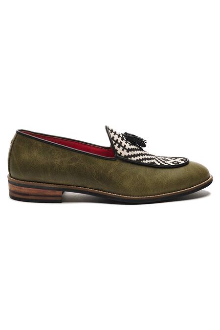 Banjaaran Studio Green Geometric Texture Olive Loafers Online at Aza Fashions Banjaaran Studio_Green Geometric Texture Olive Loafers_Online_at_Aza_Fashions