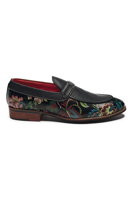 Banjaaran Studio_Black Flower Vine Bageecha Pattern Loafers _Online_at_Aza_Fashions