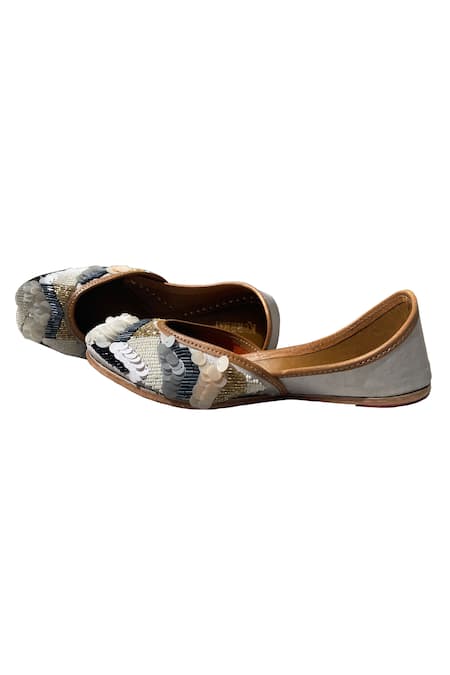 Kurrbat Lush Meadow Pearl Embroidered Juttis 