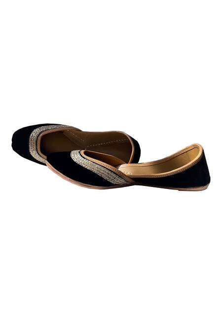 Shop_Kurrbat_Black Layla Embellished Juttis _at_Aza_Fashions