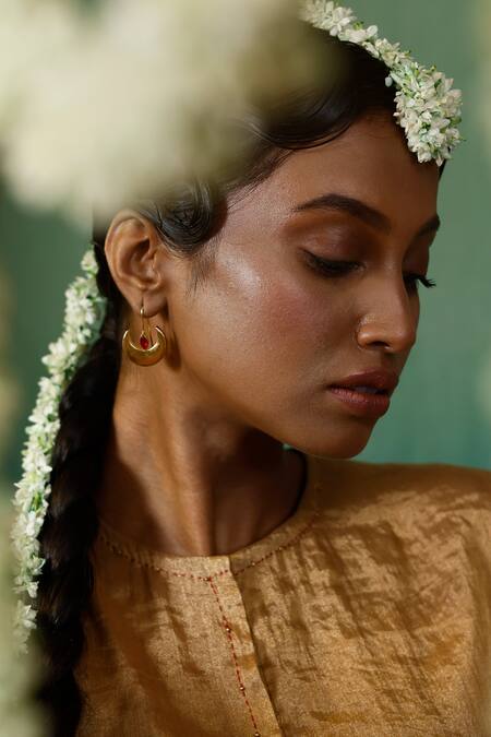 Chokhi Chorri_Gold Silk Tissue Embroidered Thread And Bead Work Suvarn Straight Kurta & Pant Set _Online_at_Aza_Fashions