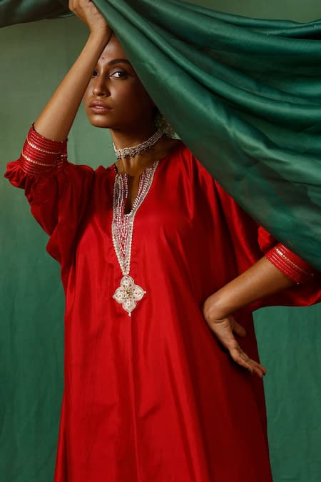 Chokhi Chorri_Red Silk Embroidered Sequin Kurta Notched Round Neck Haarmahim And Pant Set _Online_at_Aza_Fashions
