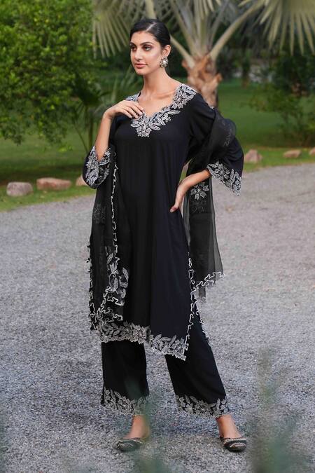 Nazar By Indu_Black Cotton, Chiffon Embroidery V-neck Placement Floral Work Kurta Pant Set _Online_at_Aza_Fashions