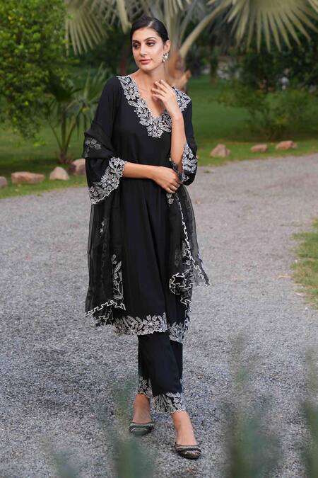 Nazar By Indu_Black Cotton, Chiffon Embroidery V-neck Placement Floral Work Kurta Pant Set _at_Aza_Fashions