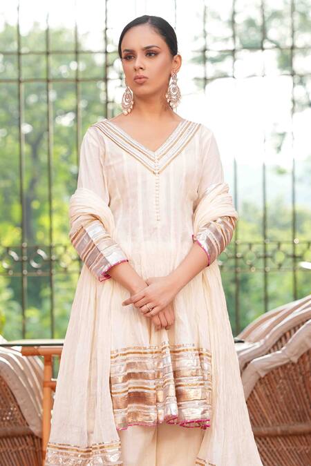 Nazar By Indu_White Cotton Gota Patti V-neck Placement Work Anarkali Pant Set _Online_at_Aza_Fashions