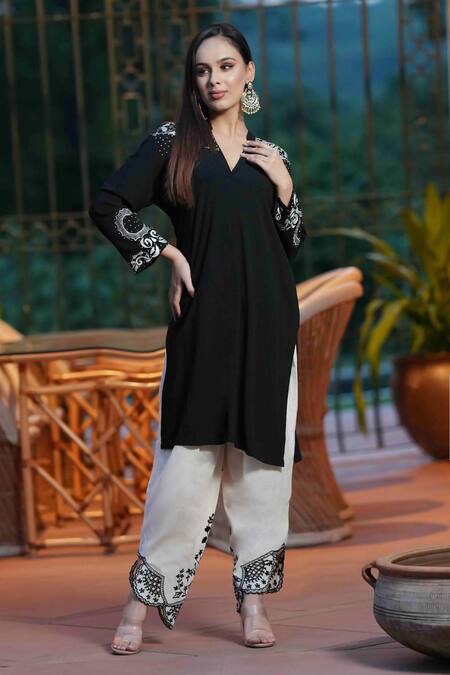 Nazar By Indu_Black Cotton Embroidery V-neck Floral And Thread Work Kurta & Dhoti Pant Set _Online_at_Aza_Fashions