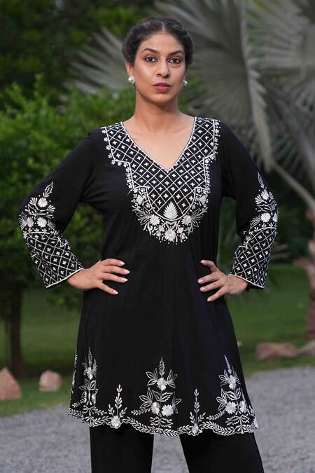 Nazar By Indu_Black Cotton Embroidery V-neck Floral And Thread Work Kurta & Pant Set _Online_at_Aza_Fashions