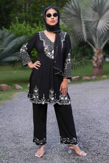 Shop_Nazar By Indu_Black Cotton Embroidery V-neck Floral And Thread Work Kurta & Pant Set _Online_at_Aza_Fashions