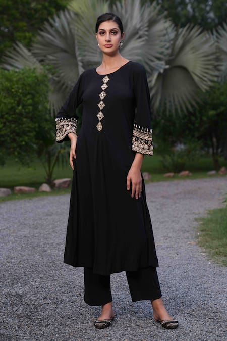 Nazar By Indu_Black Cotton Embroidery Boat Neck Hand Kurta And Pant Set _Online_at_Aza_Fashions