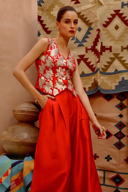 Pallavi Jaipur_Red Tussar Embroidery V-neck Floral Waistcoat And Pant Set _at_Aza_Fashions