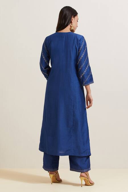 Shop Priya Chaudhary Blue Chanderi Silk Embroidery Split V-neck Kurta at Aza Fashions Shop_Priya Chaudhary_Blue Chanderi Silk Embroidery Split V-neck Kurta _at_Aza_Fashions
