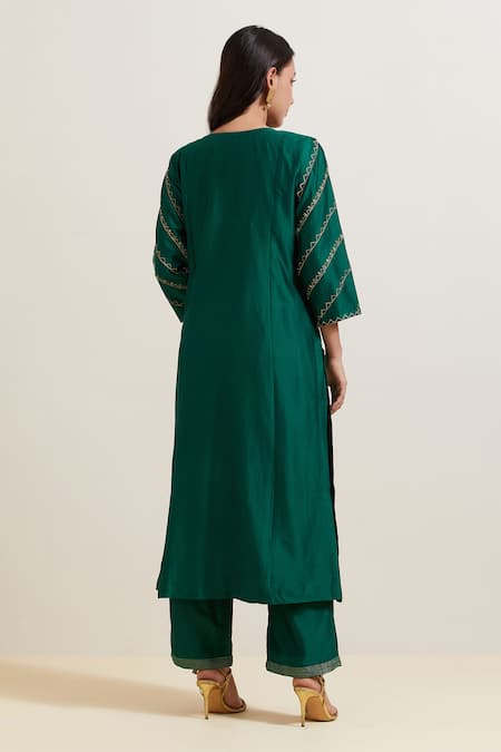 Shop Priya Chaudhary Green Chanderi Silk Embroidery Split V-neck Kurta at Aza Fashions Shop_Priya Chaudhary_Green Chanderi Silk Embroidery Split V-neck Kurta _at_Aza_Fashions