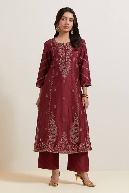 Priya Chaudhary_Maroon Chanderi Silk Embroidery Split V-neck Floral Kurta _Online_at_Aza_Fashions