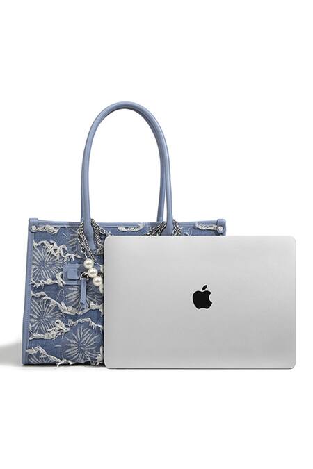 Buy_Pine And Drew_Blue Elsa Thread Embroidered Tote Bag