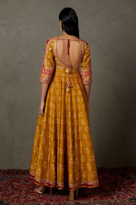 Shop RI.Ritu Kumar Green Silk Flat Dupion Embroidered Thread Leaf Neck Sequin Anarkali Set at Aza Fashions Shop_RI.Ritu Kumar_Green Silk Flat Dupion Embroidered Thread Leaf Neck Sequin Anarkali Set_at_Aza_Fashions