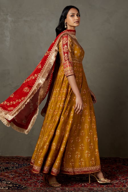 Buy RI.Ritu Kumar Green Silk Flat Dupion Embroidered Thread Leaf Neck Sequin Anarkali Set Online at Aza Fashions Buy_RI.Ritu Kumar_Green Silk Flat Dupion Embroidered Thread Leaf Neck Sequin Anarkali Set_Online_at_Aza_Fashions