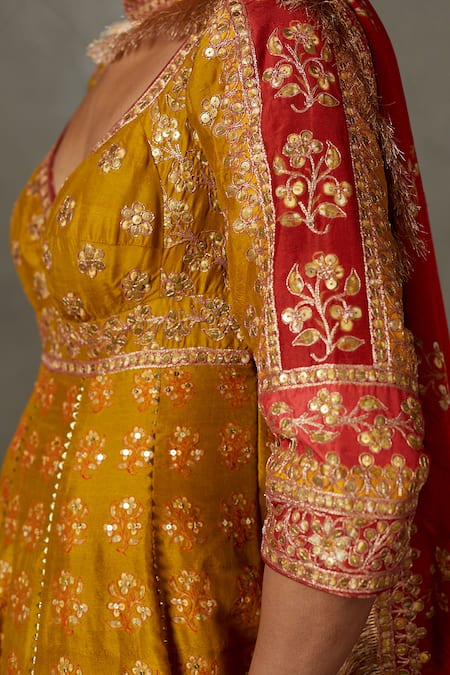 RI.Ritu Kumar Green Silk Flat Dupion Embroidered Thread Leaf Neck Sequin Anarkali Set at Aza Fashions RI.Ritu Kumar_Green Silk Flat Dupion Embroidered Thread Leaf Neck Sequin Anarkali Set_at_Aza_Fashions