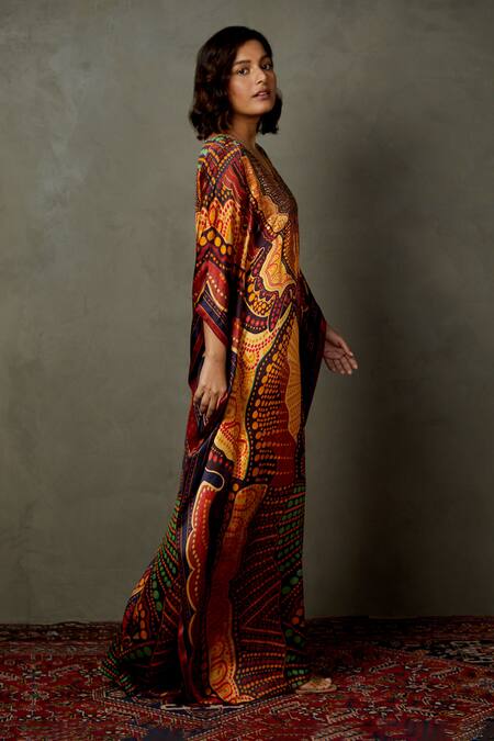 Buy RI.Ritu Kumar Black Silk Satin Printed Abstract V Neck Petunia Kaftan Kurti Online at Aza Fashions Buy_RI.Ritu Kumar_Black Silk Satin Printed Abstract V Neck Petunia Kaftan Kurti _Online_at_Aza_Fashions