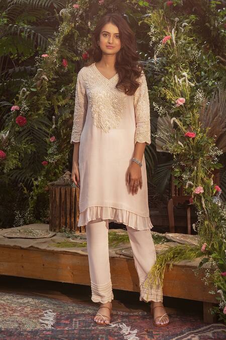 Samatvam By Anjali Bhaskar Pink Georgette Pearls, Embroidery V-neck Nargis Thread And Work Kurta Pant Set Online at Aza Fashions Samatvam By Anjali Bhaskar_Pink Georgette Pearls, Embroidery V-neck Nargis Thread And Work Kurta Pant Set _Online_at_Aza_Fashions