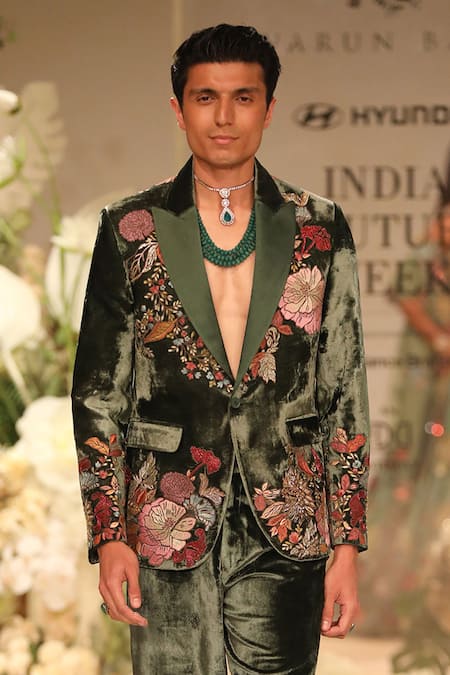 Varun Bahl_Green Velvet Embroidery Suit And Trouser Set _at_Aza_Fashions