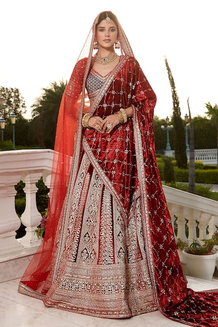 Red Red Heavy Embroidered Lehenga by HER CLOSET for rent online | FLYROBE