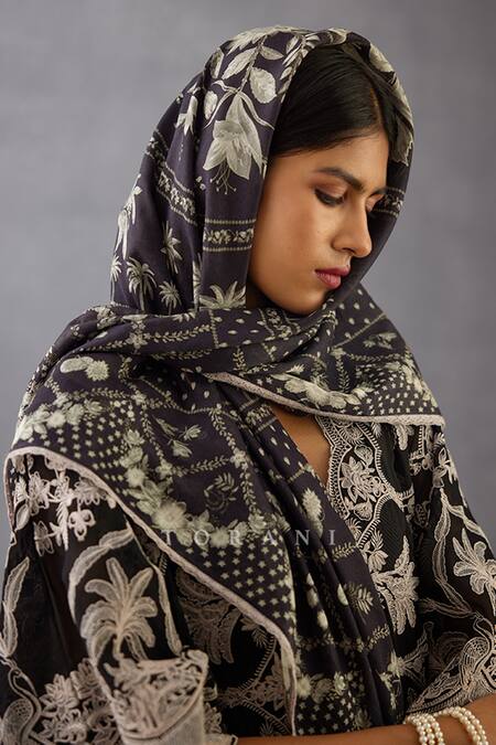 Shop Torani Black Silk Organza Embroidery V-neck Raat Rani Aqsa Kaftan Online at Aza Fashions Shop_Torani_Black Silk Organza Embroidery V-neck Raat Rani Aqsa Kaftan _Online_at_Aza_Fashions