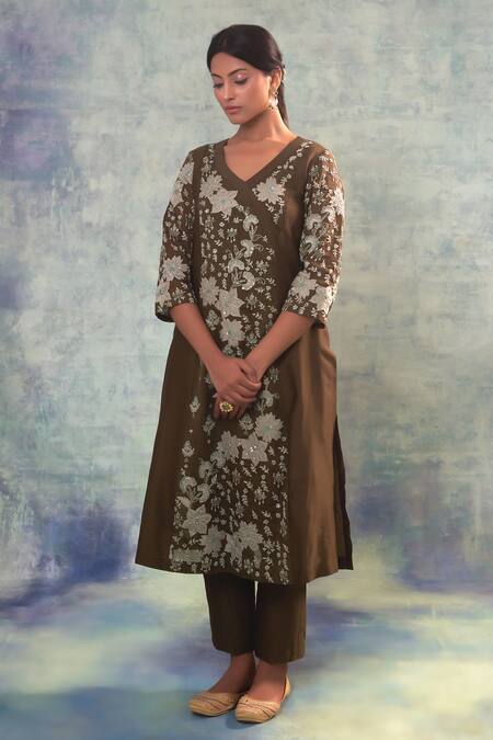 Sonia Khatri_Green Organza, Kota Doria, Silk Embroidery V-neck Kurta And Pant Set _Online_at_Aza_Fashions