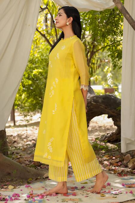 Charu Makkar_Yellow Chanderi, Cotton Embroidery, Lace Daisy Hand Painted Kurta With Pant_at_Aza_Fashions