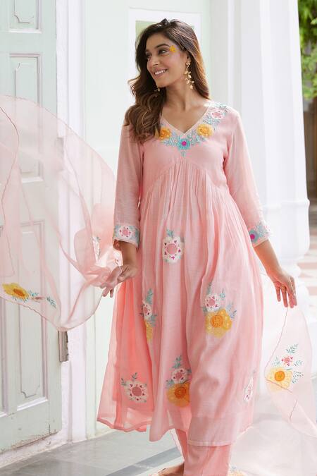 Charu Makkar_Peach Chanderi Cotton, Organza Applique, Floral Garden Patch Anarkali Pant Set _at_Aza_Fashions