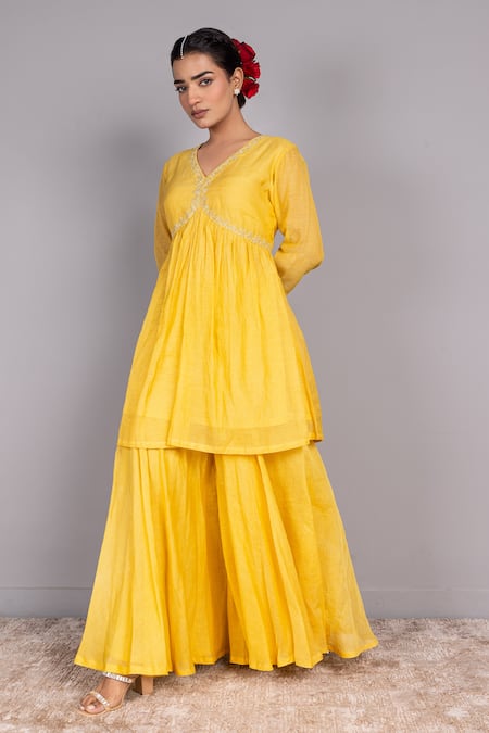 Charu Makkar_Yellow Chanderi Embroidery Round Neck Aari Kurta Gharara Set _Online_at_Aza_Fashions