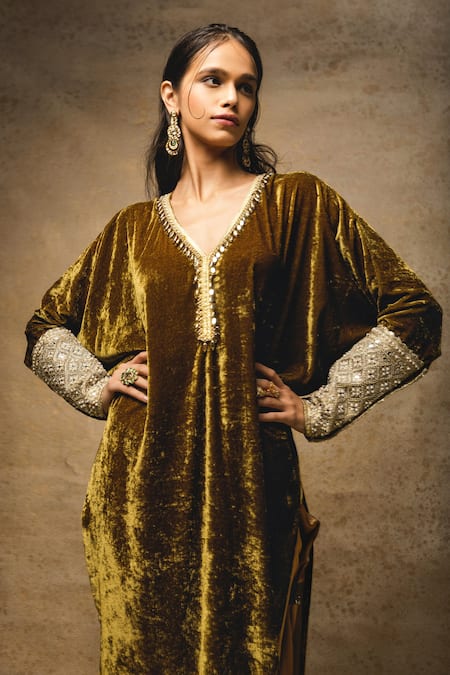 Ohaila Khan Green Velvet, Satin Beads, Mirrors V-neck Kaftan Kurta And Tulip Pant Set Online at Aza Fashions Ohaila Khan_Green Velvet, Satin Beads, Mirrors V-neck Kaftan Kurta And Tulip Pant Set _Online_at_Aza_Fashions