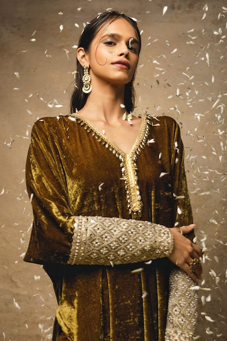 Buy Ohaila Khan Green Velvet, Satin Beads, Mirrors V-neck Kaftan Kurta And Tulip Pant Set Online at Aza Fashions Buy_Ohaila Khan_Green Velvet, Satin Beads, Mirrors V-neck Kaftan Kurta And Tulip Pant Set _Online_at_Aza_Fashions